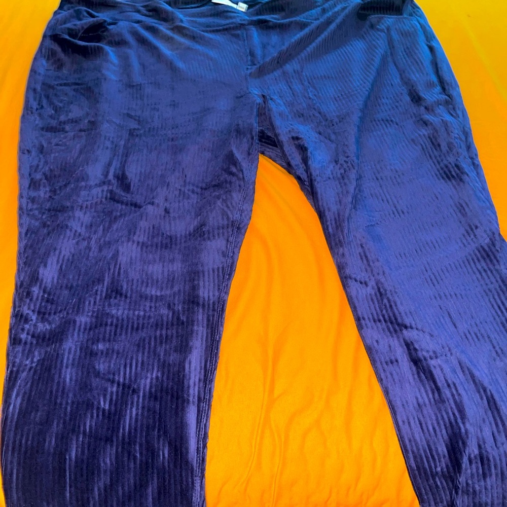 Denim & Co. Regular Smooth Waist Knit Corduroy Leggings 
Color:Navy